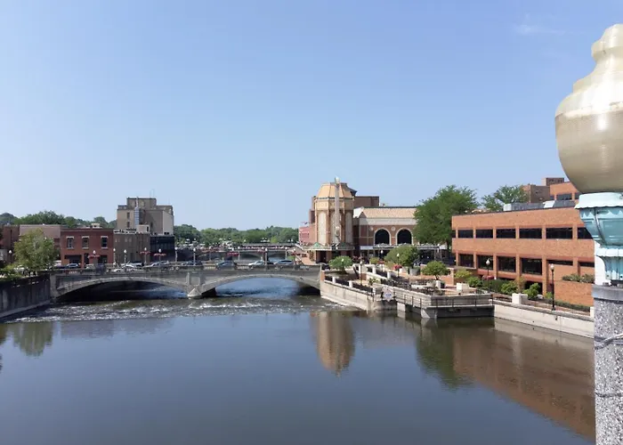 Hometowne Studios By Red Roof And Conference Center Chicago - N Aurora Naperville