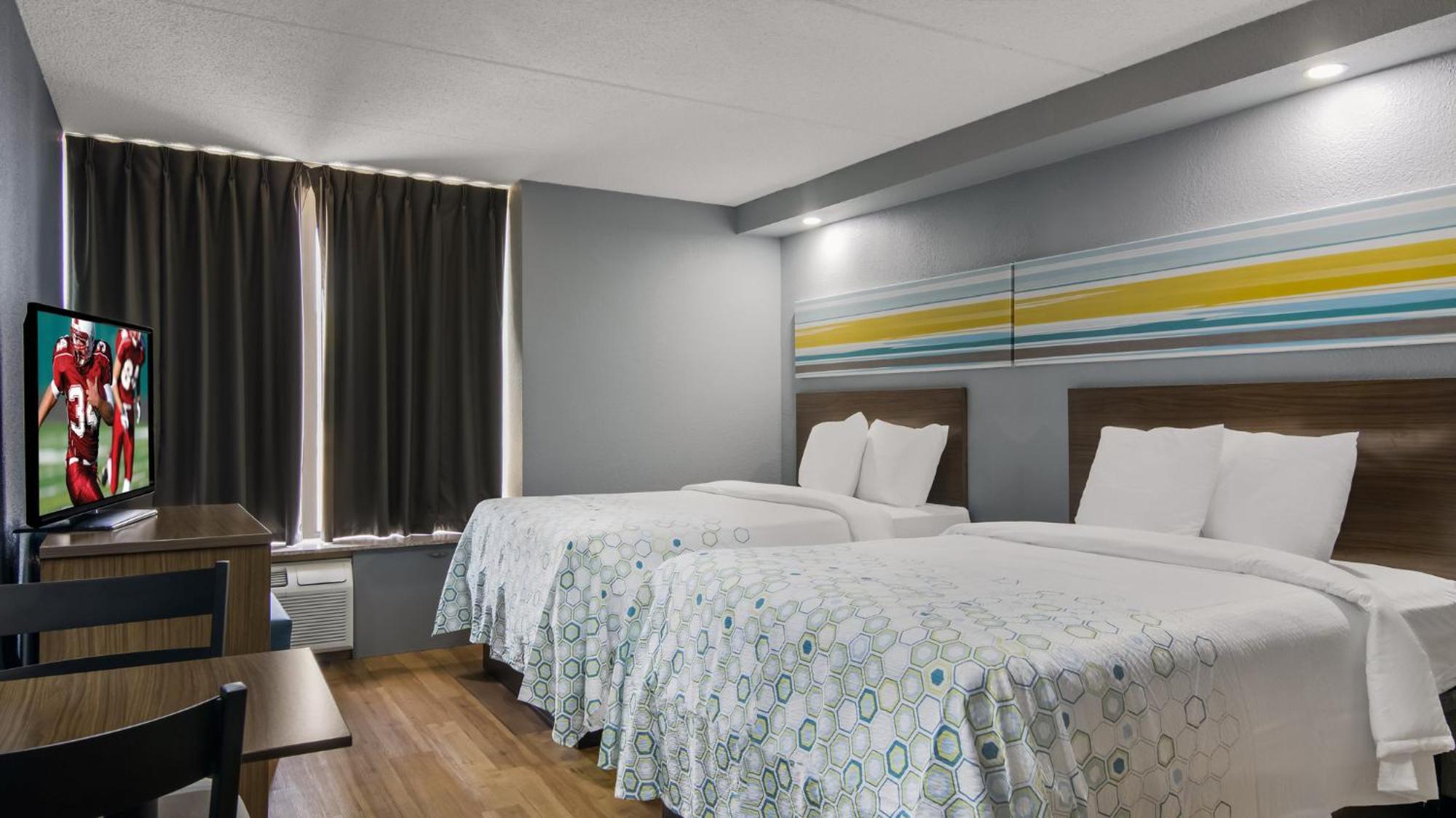 Hotel Hometowne By Red Roof And Conference Center Chicago - N Aurora Naperville North Aurora