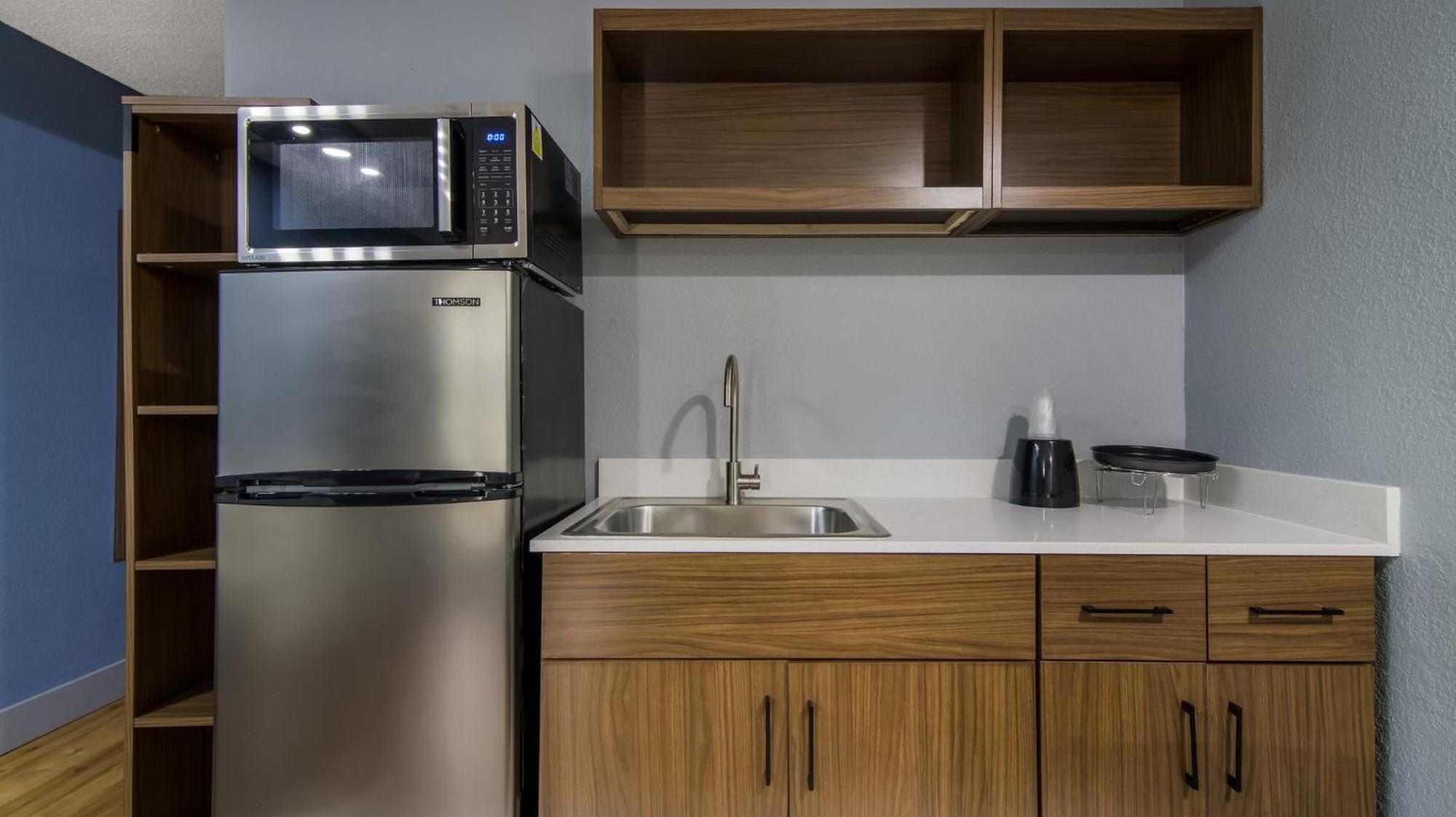 Hometowne By Red Roof And Conference Center Chicago - N Aurora Naperville Hotel 2*